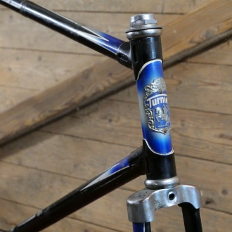 Fahrradrahmen TURNIER/GÖRICKE, Herrenausführung, 26 Zoll, 1950er Jahre, schwarz, Strahlenkopf blau/weiß, gebr. 