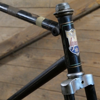 Fahrradrahmen IMPERIAL, Herrenausführung, muffenlos, 26 Zoll, 1930er Jahre, schwarz, Linien gelb/blau, gebr. 