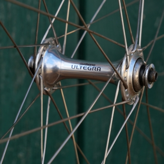 Vorderrad mit MAVIC CXP 30 Felge für Schlauchbereifung 28 Zoll, 90er J., Nabe SHIMANO Ultegra, gebr. 