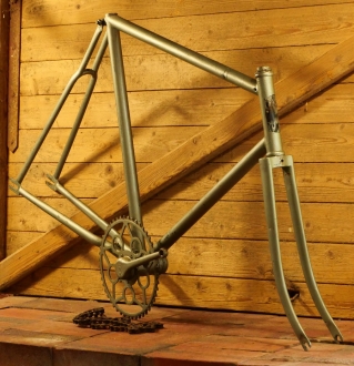 Fahrradrahmen, Herrenausführung für Tourenrad, 28 Zoll, 10er J., muffenlos, gr. Kettenblatt 5/8 Zoll, gebr. 
