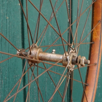 Vorderrad 28 Zoll, Außendurchmesser ca. 653 mm, für Wulstbereifung, 1930, Holzdekor, C.H.B.-Nabe, gebr. 