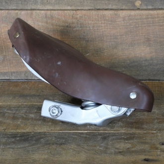 Sattel WITTKOP, Herren-Schwingsattel für Moped, Gummi rotbraun, Gestell silber lackiert, 50er J., gebr. 