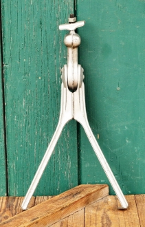 Zweibeinständer BULLDOG, für Fahrrad und Moped, Formblech, 30er-50er J., silber, NOS 