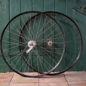 Laufradsatz 28 x 1,75 für Drahtbereifung, Felgenbreite ca. 36 mm, schwarz, Linierung gold/rot/weiß 