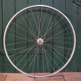 Hinterrad, Bj. 1988, 28 Zoll (622), für Sportrad, WEINMANN Alu-Felge silber, MAILLARD-Nabe, NOS 