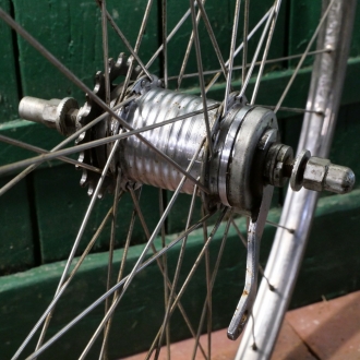 Hinterrad 28 Zoll (622), 80er/90er J., WEINMANN-Felge für Drahtreifen, Niro,  F&S Dreigang-Nabe, gebr. 