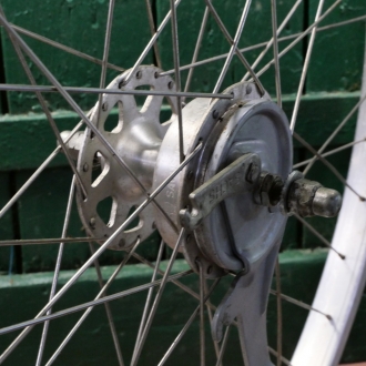 Vorderrad 26 Zoll (559), 80er/90er J., Alu-Felge für Drahtreifen,  F&S Trommelbremsnabe, gebr. 