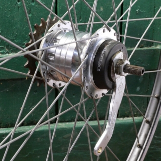 Hinterrad, 26 Zoll (559), 80er J., GRÜNERT-Felge Alu schwarz, Nabe: SACHS Penta Sport 5-Gang, NOS 