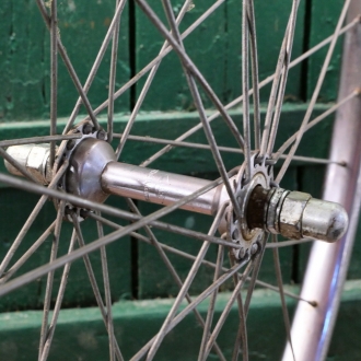 Vorderrad mit SCHÜRMANN Kasten-Felge 26 Zoll (559), verchromt, 1970er/80er J., WECO-Nabe verchromt, gebr. 