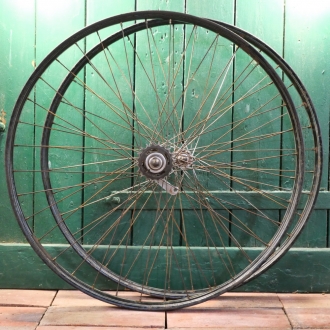 Laufradsatz 28 x 1,75 für Wanderer, 1951, schwarz, Linierung weiß/blau/geflammt, gebr. 