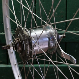 Hinterrad, 26 Zoll (559), 90er J., WEINMANN ZAG 19 Hohlkammerfelge, silber, Nabe: F&S Super 7, NOS 