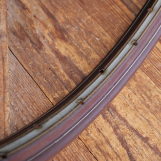 Felge, 26 Zoll (559), Stahl weinrot, Linierung weiß/gold, 50er J., gebr. 