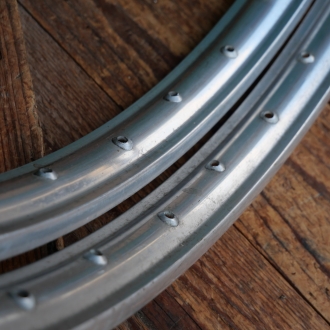 Moped-Felgensatz, 26 Zoll (559), für Drahtbereifung, Alu poliert, 50er/60er J., 36-Loch, NOS 