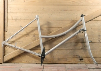 Fahrradrahmen/Frameset, Stahl, Damenenausführung für Treckingrad 28 Zoll, 90er J.,silbergrau, NOS 
