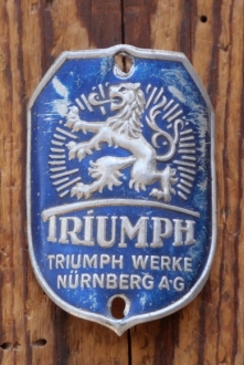 Steuerkopfschild TRIUMPH/Nürnberg, 30er Jahre, Originalschild aus Sammlungsbestand 