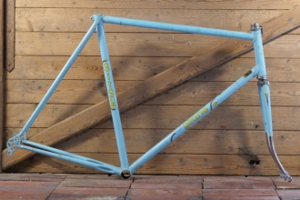 Fahrradrahmen GITANE,  Rennrad 27/28 Zoll, Stahl, um 1975, hellblau, mit Honey-Comb Ausfallenden, gebr. 