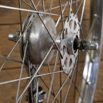 Vorderrad 26 Zoll (559) für Postrad, original 80er/90er J., VAN SCHOTTHORST Niro-Felge, SACHS Trommelbremse, gebr. 