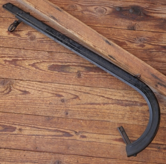 Kettenschutz, schwarz, Linien silber/blau, Länge ca. 62 cm, zur Rahmenbefestigung (Gewindebohrung), orig. 30er-50er J., gebr. 