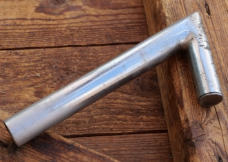 Winkelsattelstütze, Durchmesser: ca. 24,8 mm, Schaftlänge: ca 160 mm, verchromt, orig. 20er/30er Jahre, gebr. 