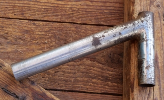 Winkelsattelstütze, Durchmesser: ca. 25,0 mm, Schaftlänge: ca 165 mm, verchromt, orig. 20er/30er Jahre, gebr. 