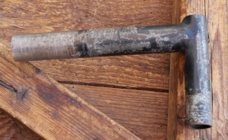 Winkelsattelstütze, rechtwinklige Sonderform, Durchmesser: ca. 22,2 mm, verchromt, orig. 20er/30er Jahre, gebr. 
