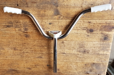 Velo-Classic Shop | Lenker, Kinderrad 50-70er J. ,NOS, mit Tachoblende,  verchromt, 22 mm, Breite 53 cm, Gesamthhe incl. Schaft. . ca. 38 cm |  online bestellen