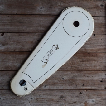 Velo-Classic Shop | Kettenschutz Hollandrad, 26 Zoll, Moleskin Lacktuch,  wei (leicht vergilbt), orig. NOS, Lnge=59cm, Mitte Mitte Loch=42,5cm |  online bestellen